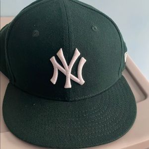 Yankees snap back hat